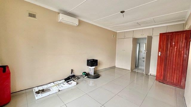 4 Bedroom Property for Sale in Uvongo KwaZulu-Natal