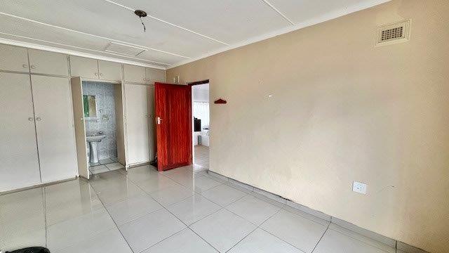 4 Bedroom Property for Sale in Uvongo KwaZulu-Natal