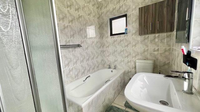 4 Bedroom Property for Sale in Uvongo KwaZulu-Natal