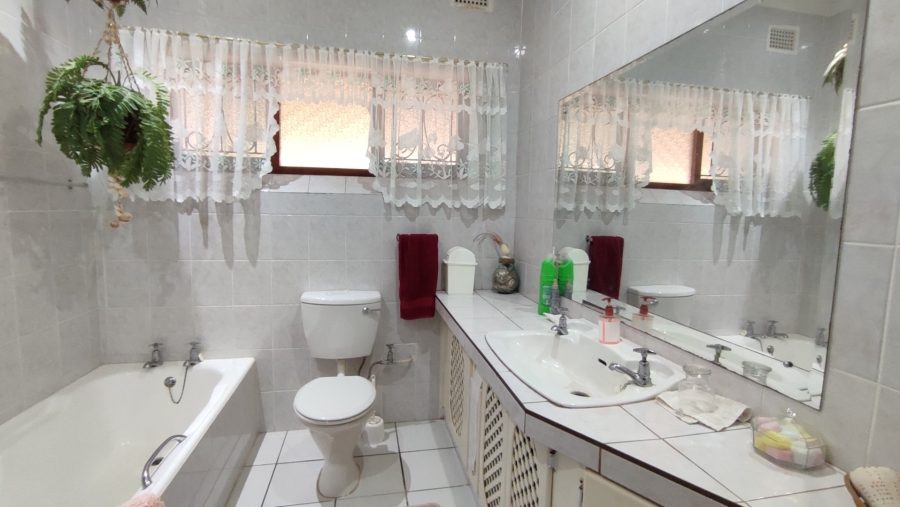 3 Bedroom Property for Sale in Oslo Beach KwaZulu-Natal