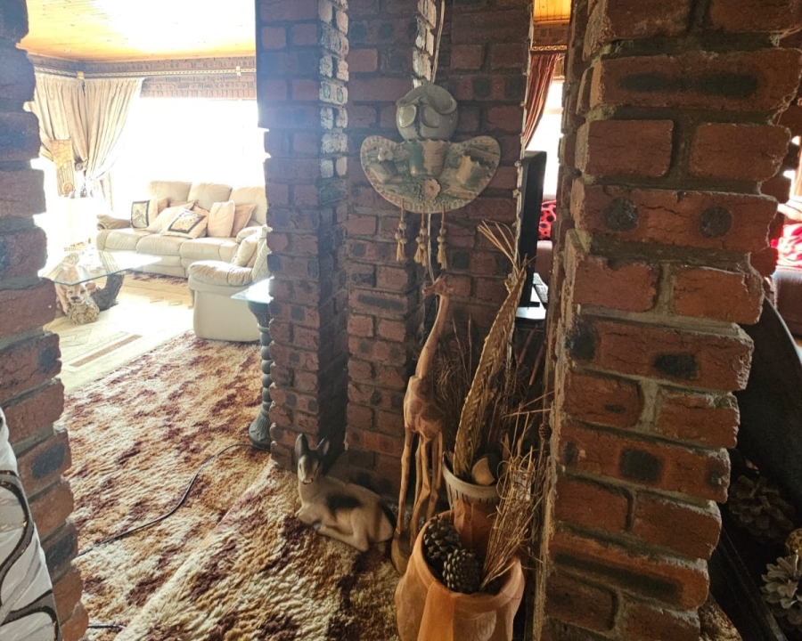 6 Bedroom Property for Sale in Amiel Park KwaZulu-Natal