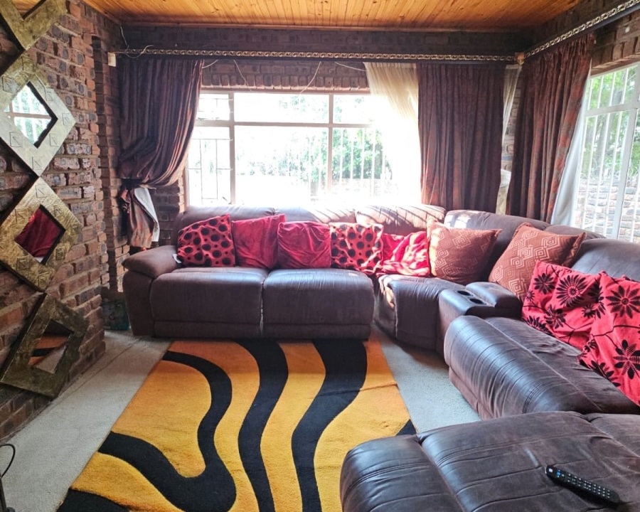 6 Bedroom Property for Sale in Amiel Park KwaZulu-Natal