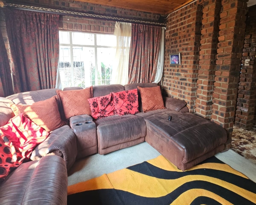 6 Bedroom Property for Sale in Amiel Park KwaZulu-Natal