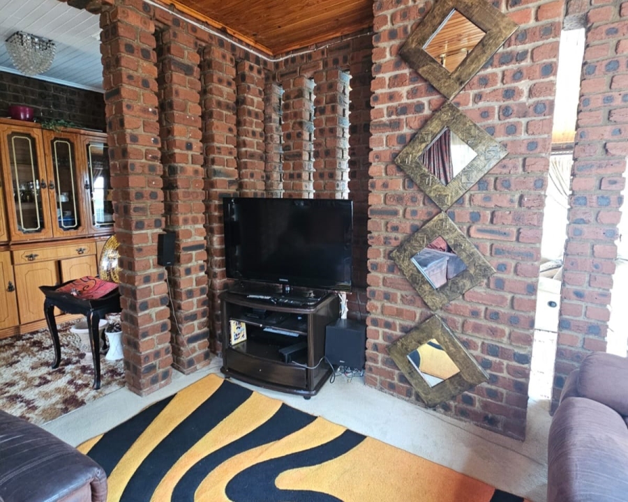 6 Bedroom Property for Sale in Amiel Park KwaZulu-Natal