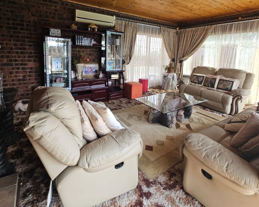 6 Bedroom Property for Sale in Amiel Park KwaZulu-Natal
