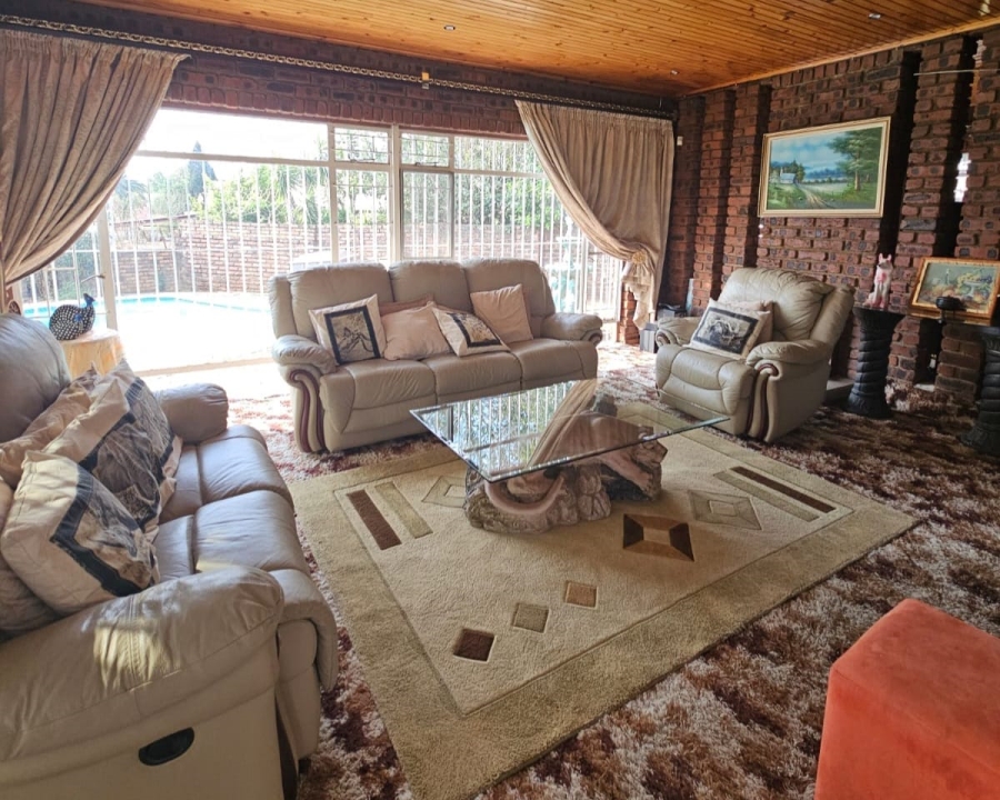 6 Bedroom Property for Sale in Amiel Park KwaZulu-Natal