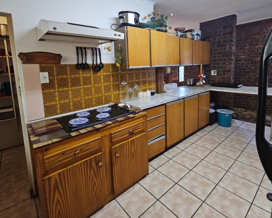 6 Bedroom Property for Sale in Amiel Park KwaZulu-Natal