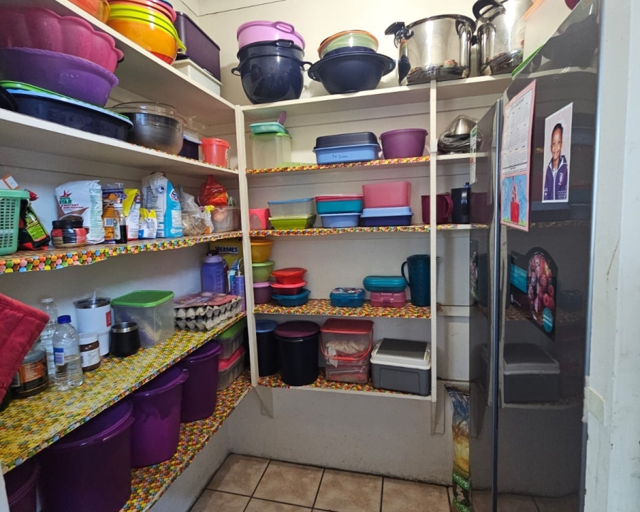 6 Bedroom Property for Sale in Amiel Park KwaZulu-Natal