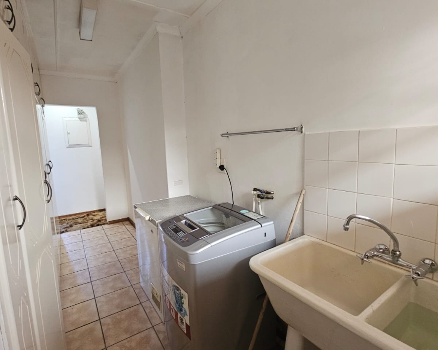 6 Bedroom Property for Sale in Amiel Park KwaZulu-Natal