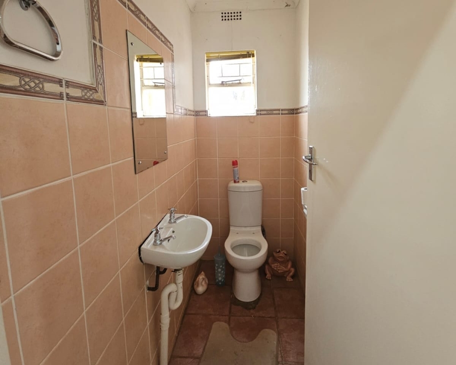6 Bedroom Property for Sale in Amiel Park KwaZulu-Natal