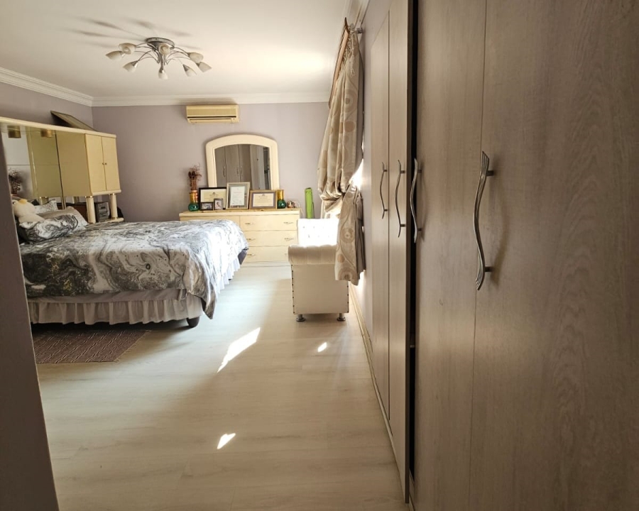 6 Bedroom Property for Sale in Amiel Park KwaZulu-Natal