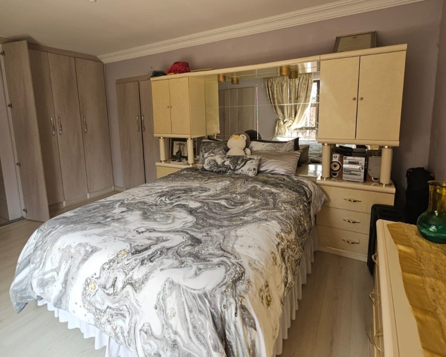 6 Bedroom Property for Sale in Amiel Park KwaZulu-Natal