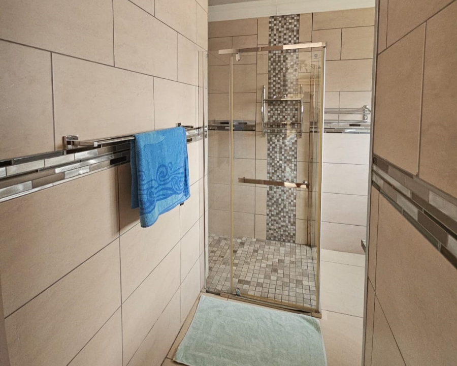 6 Bedroom Property for Sale in Amiel Park KwaZulu-Natal