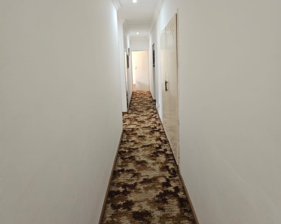 6 Bedroom Property for Sale in Amiel Park KwaZulu-Natal