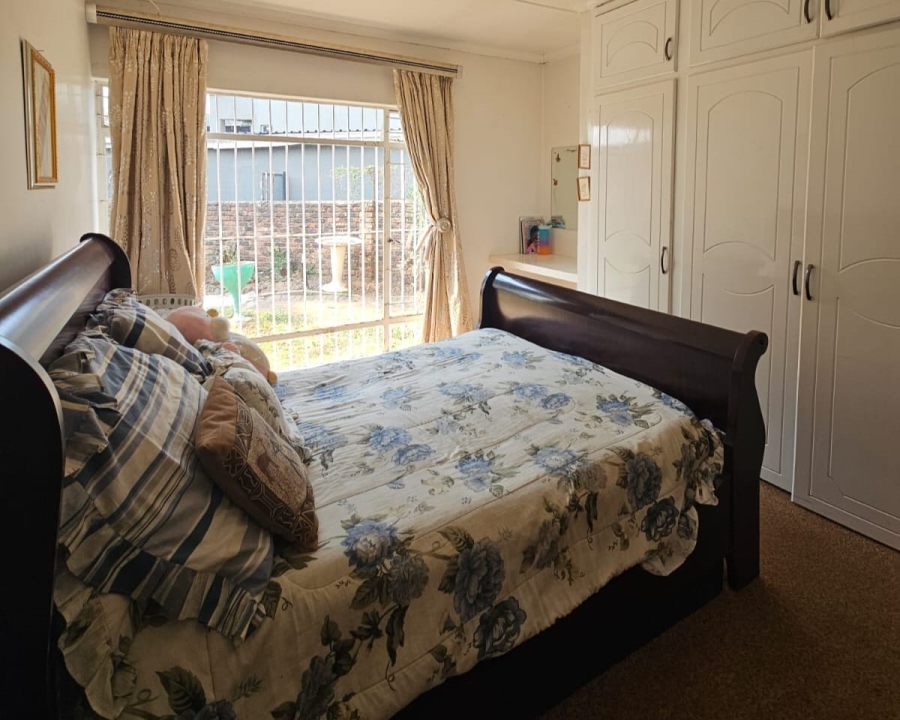 6 Bedroom Property for Sale in Amiel Park KwaZulu-Natal