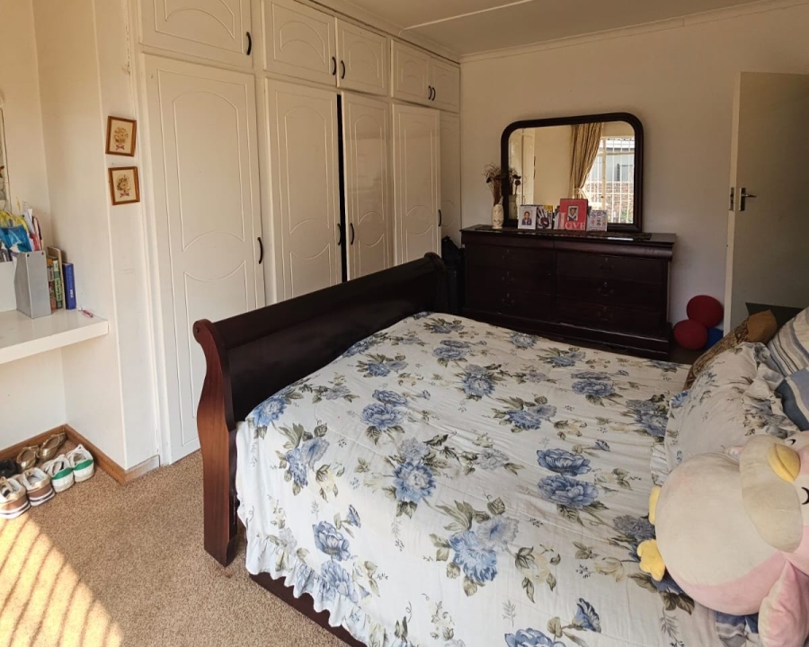6 Bedroom Property for Sale in Amiel Park KwaZulu-Natal