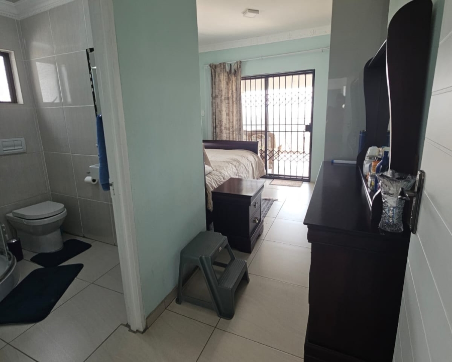 6 Bedroom Property for Sale in Amiel Park KwaZulu-Natal