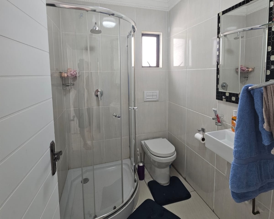 6 Bedroom Property for Sale in Amiel Park KwaZulu-Natal