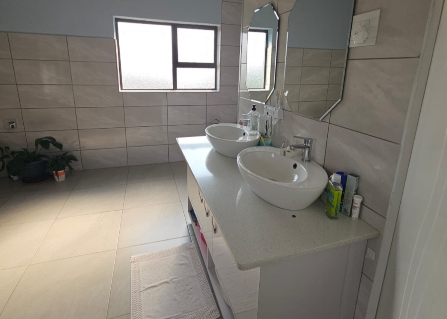 6 Bedroom Property for Sale in Amiel Park KwaZulu-Natal