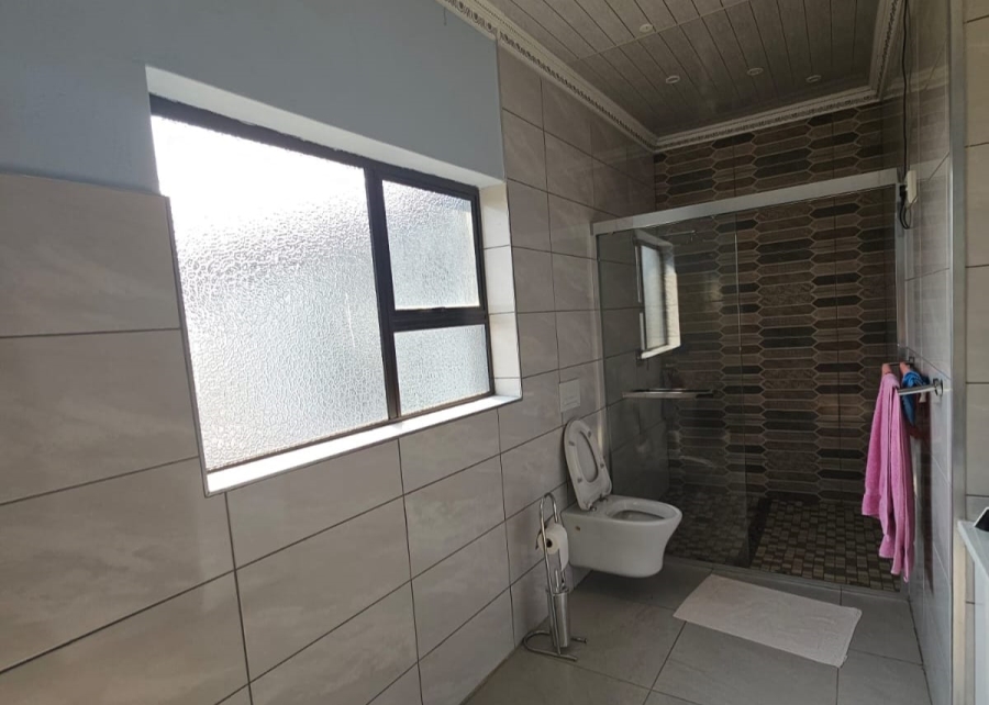 6 Bedroom Property for Sale in Amiel Park KwaZulu-Natal