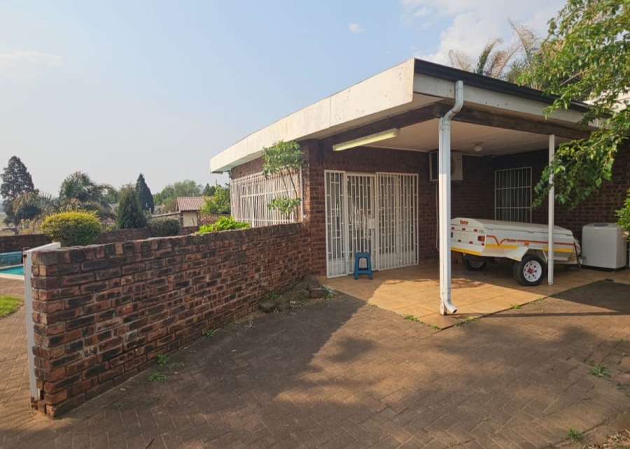 6 Bedroom Property for Sale in Amiel Park KwaZulu-Natal