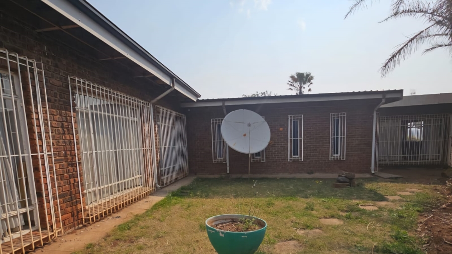 6 Bedroom Property for Sale in Amiel Park KwaZulu-Natal