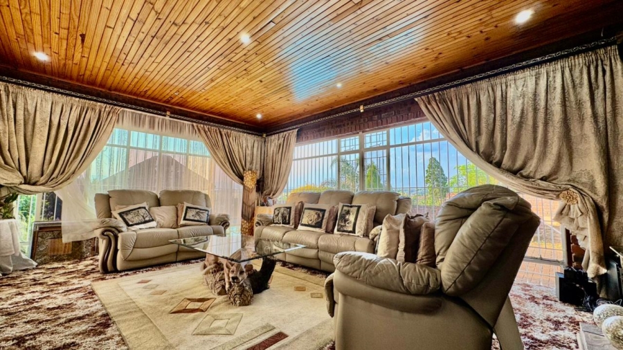 6 Bedroom Property for Sale in Amiel Park KwaZulu-Natal