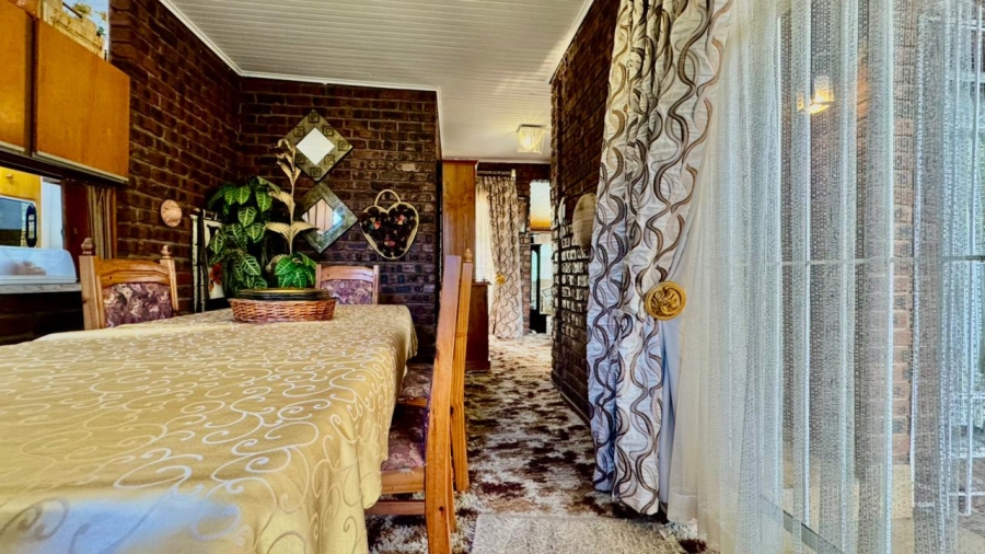 6 Bedroom Property for Sale in Amiel Park KwaZulu-Natal