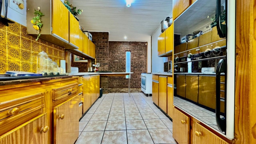 6 Bedroom Property for Sale in Amiel Park KwaZulu-Natal