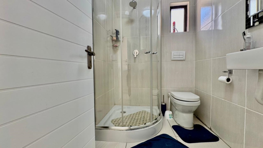6 Bedroom Property for Sale in Amiel Park KwaZulu-Natal
