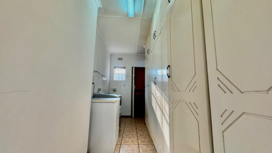 6 Bedroom Property for Sale in Amiel Park KwaZulu-Natal