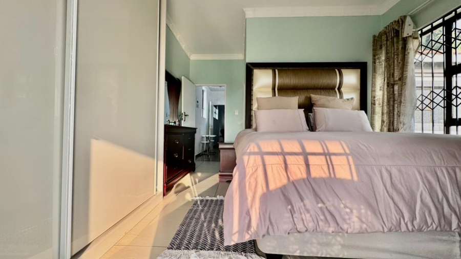 6 Bedroom Property for Sale in Amiel Park KwaZulu-Natal