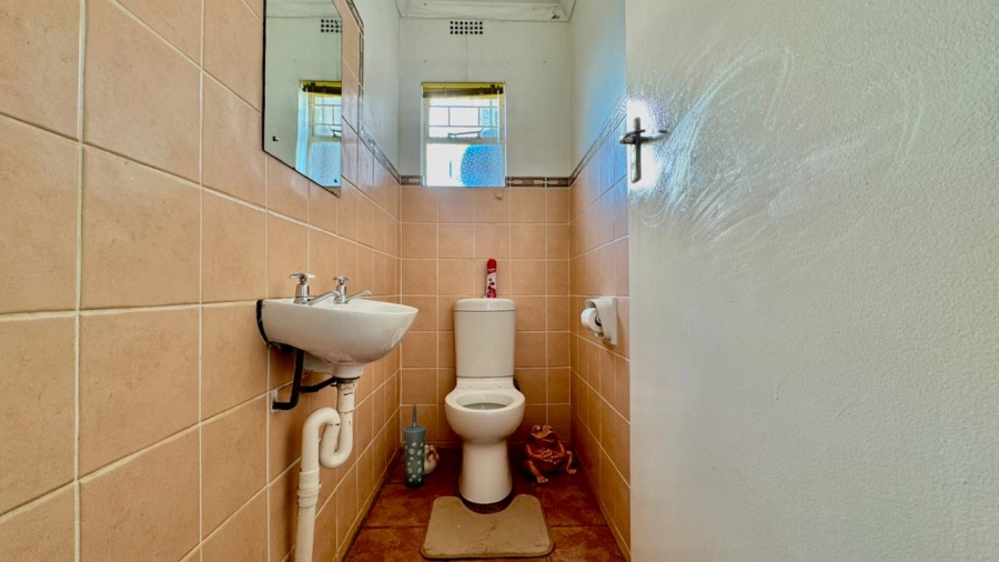 6 Bedroom Property for Sale in Amiel Park KwaZulu-Natal