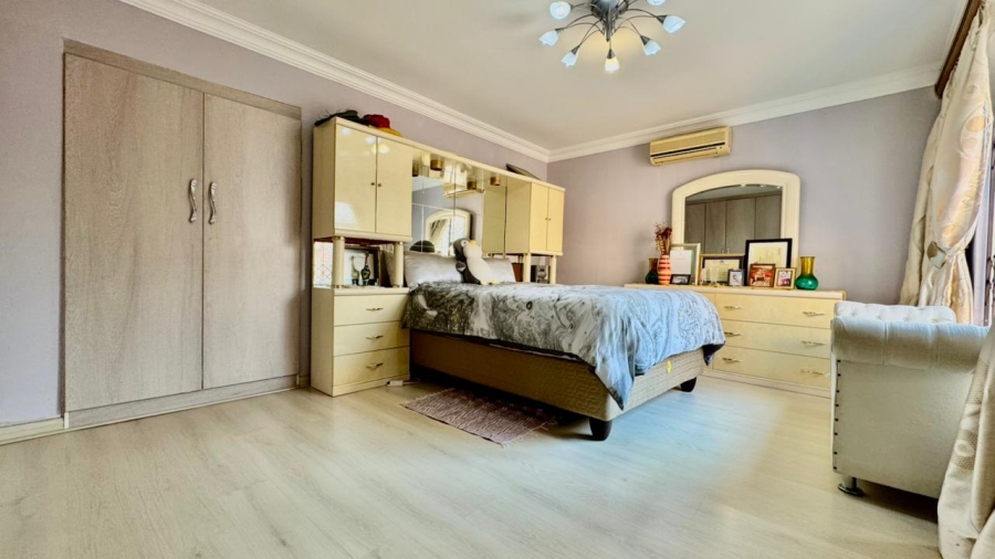 6 Bedroom Property for Sale in Amiel Park KwaZulu-Natal