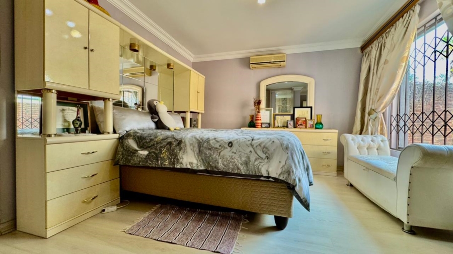 6 Bedroom Property for Sale in Amiel Park KwaZulu-Natal