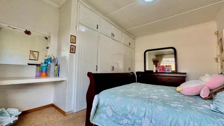 6 Bedroom Property for Sale in Amiel Park KwaZulu-Natal