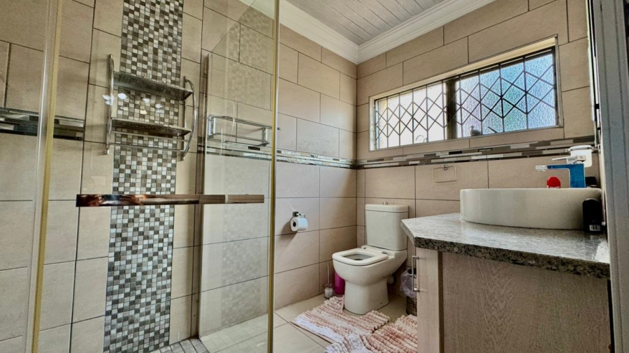 6 Bedroom Property for Sale in Amiel Park KwaZulu-Natal