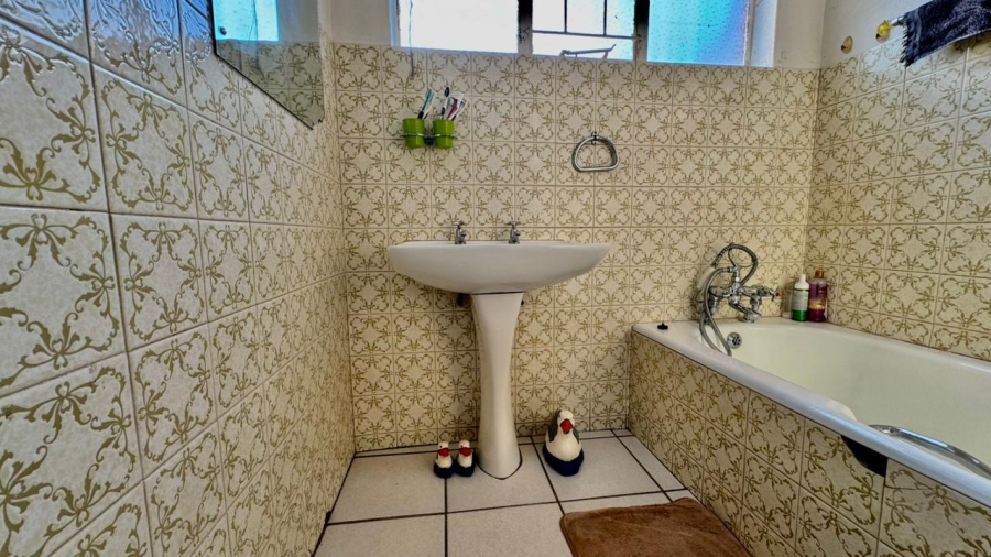 6 Bedroom Property for Sale in Amiel Park KwaZulu-Natal