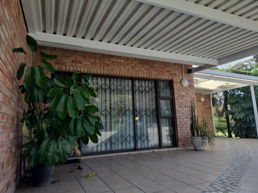 6 Bedroom Property for Sale in Manaba Beach KwaZulu-Natal