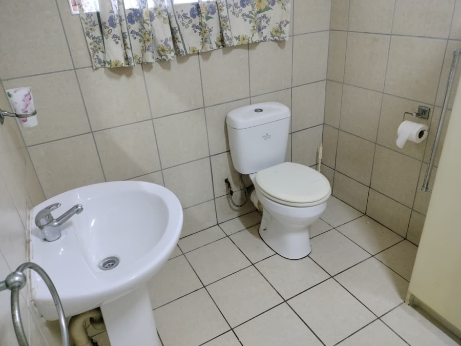 6 Bedroom Property for Sale in Manaba Beach KwaZulu-Natal