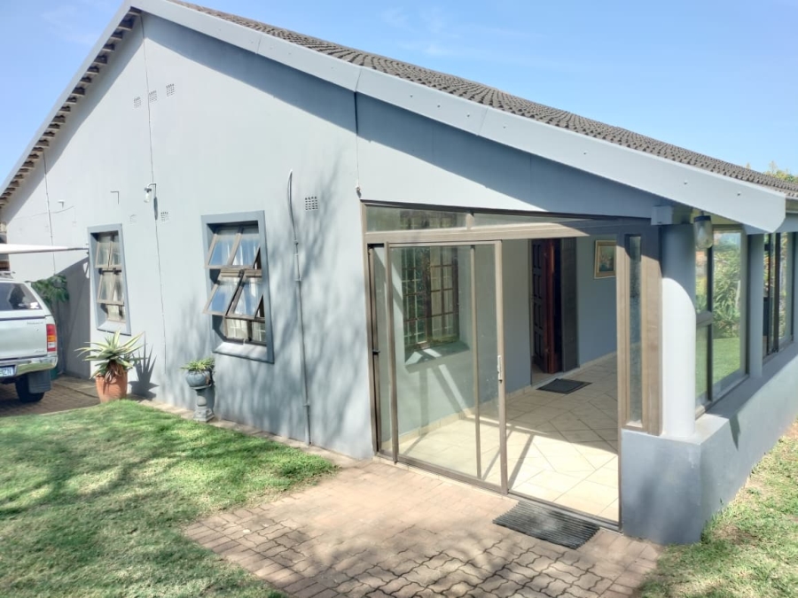 6 Bedroom Property for Sale in Manaba Beach KwaZulu-Natal