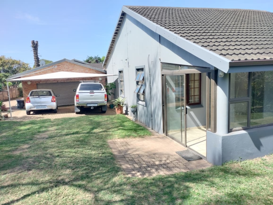 6 Bedroom Property for Sale in Manaba Beach KwaZulu-Natal