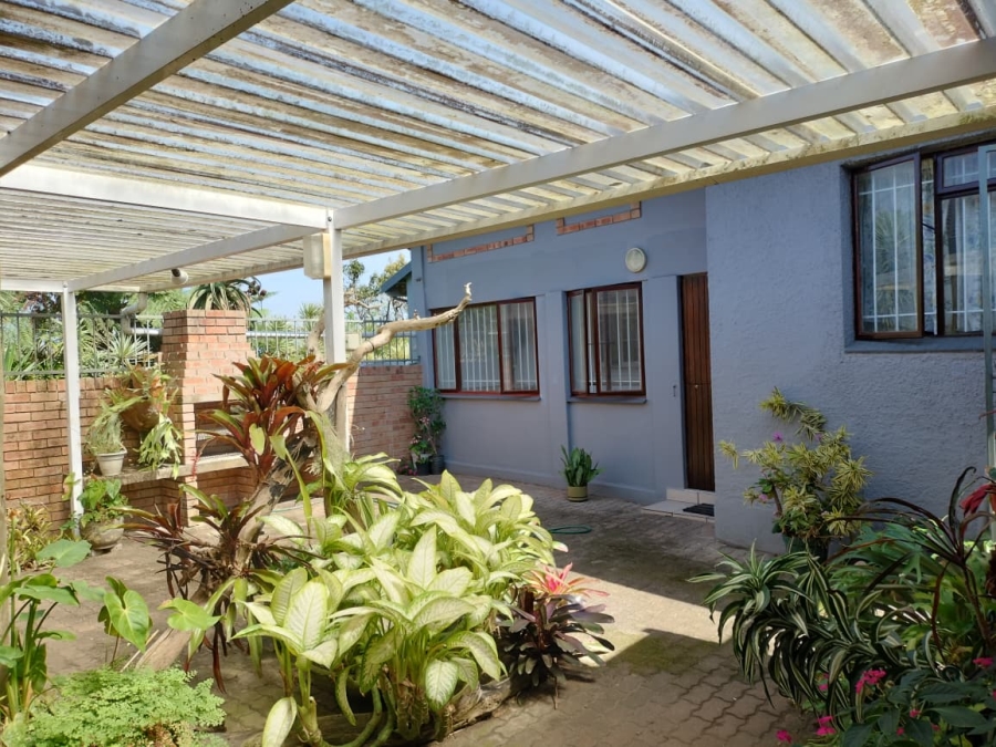 6 Bedroom Property for Sale in Manaba Beach KwaZulu-Natal