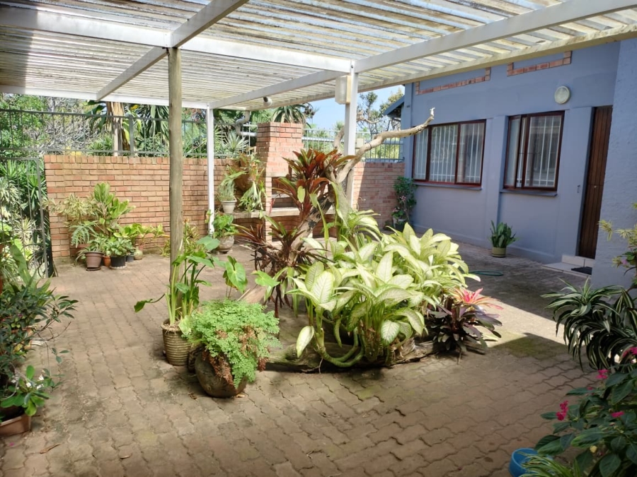 6 Bedroom Property for Sale in Manaba Beach KwaZulu-Natal