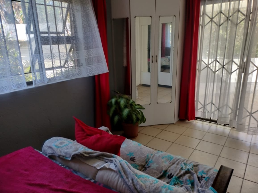 6 Bedroom Property for Sale in Manaba Beach KwaZulu-Natal