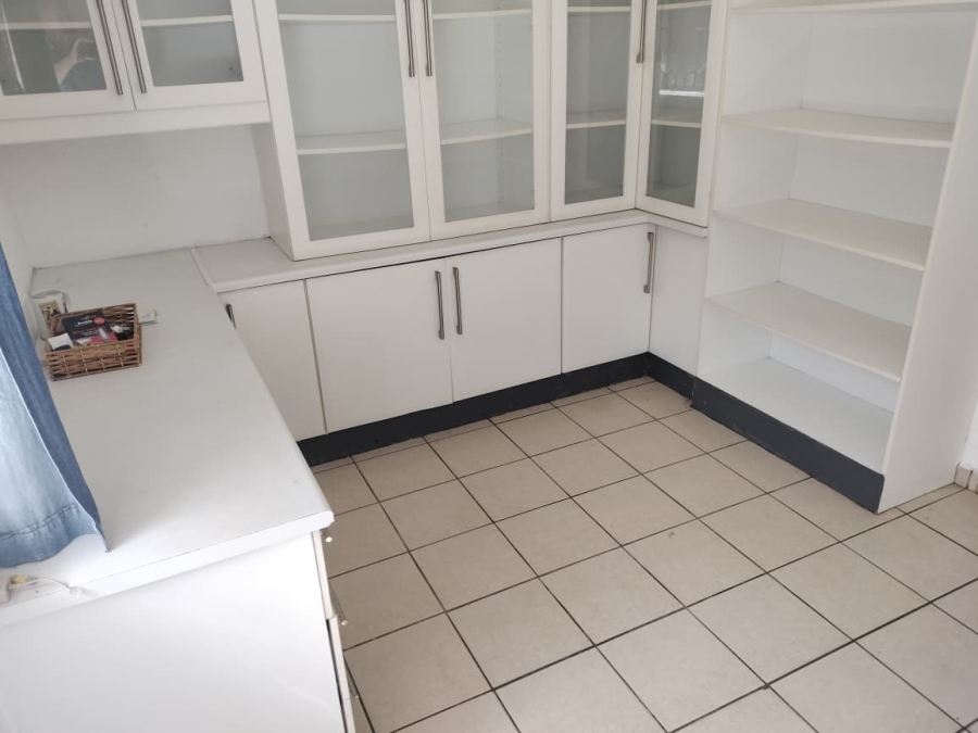 6 Bedroom Property for Sale in Manaba Beach KwaZulu-Natal