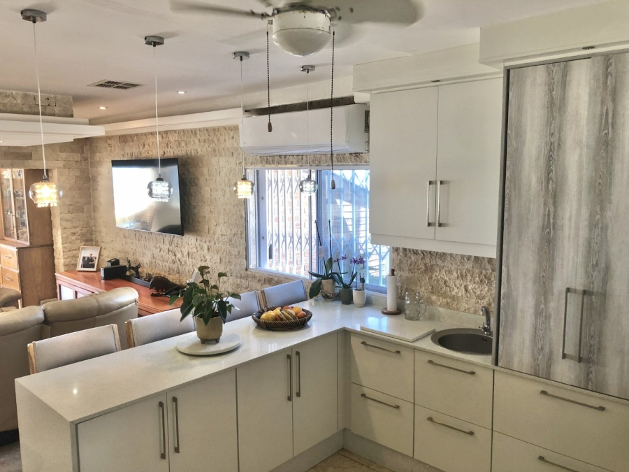 5 Bedroom Property for Sale in Shelly Beach KwaZulu-Natal