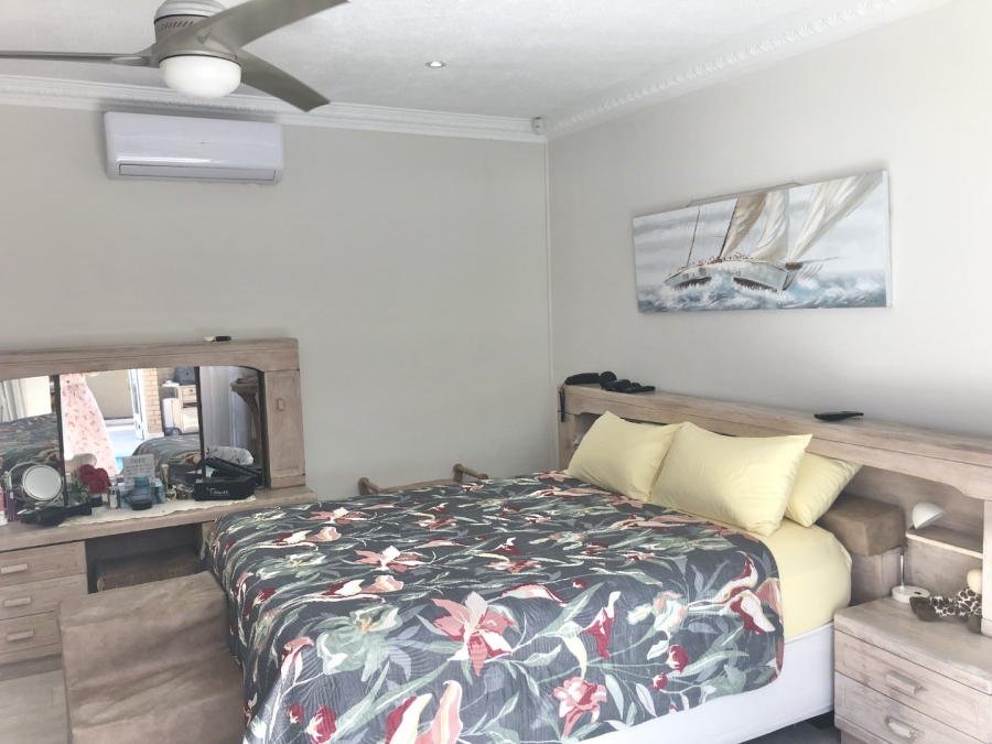 5 Bedroom Property for Sale in Shelly Beach KwaZulu-Natal