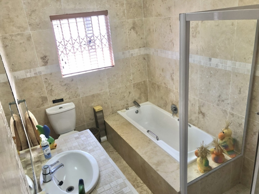 5 Bedroom Property for Sale in Shelly Beach KwaZulu-Natal