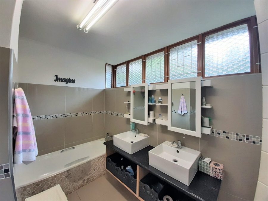 4 Bedroom Property for Sale in Ramsgate KwaZulu-Natal